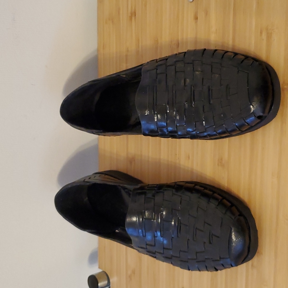 Mens Nordstrom Huarache sandal, slip on shoes. Black  hand woven. Size 8. EUC